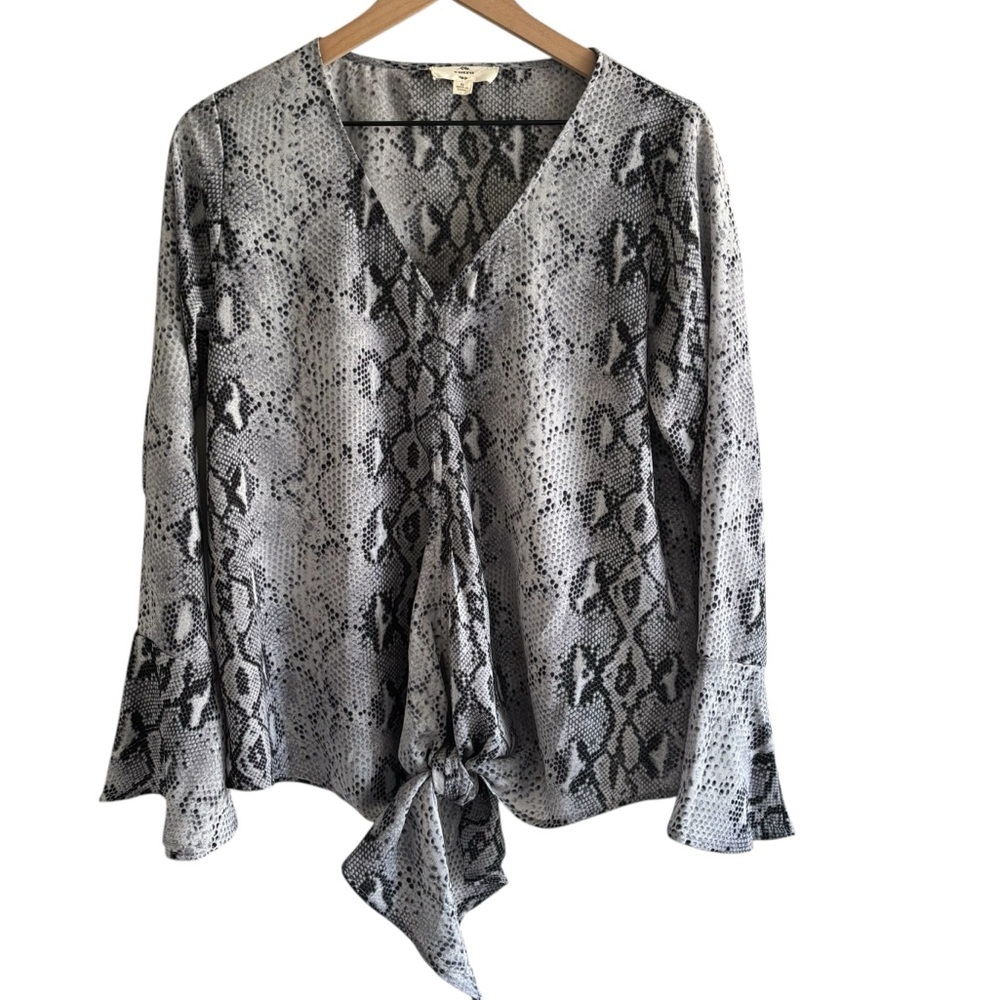 Entro Snake Print Blouse Medium Tie Front V-Neck Bell Sleeve Pullover Boho Chic